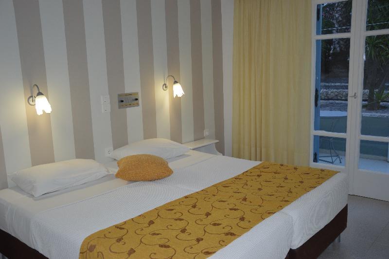Pantheon Hotel Agios Georgios  Экстерьер фото